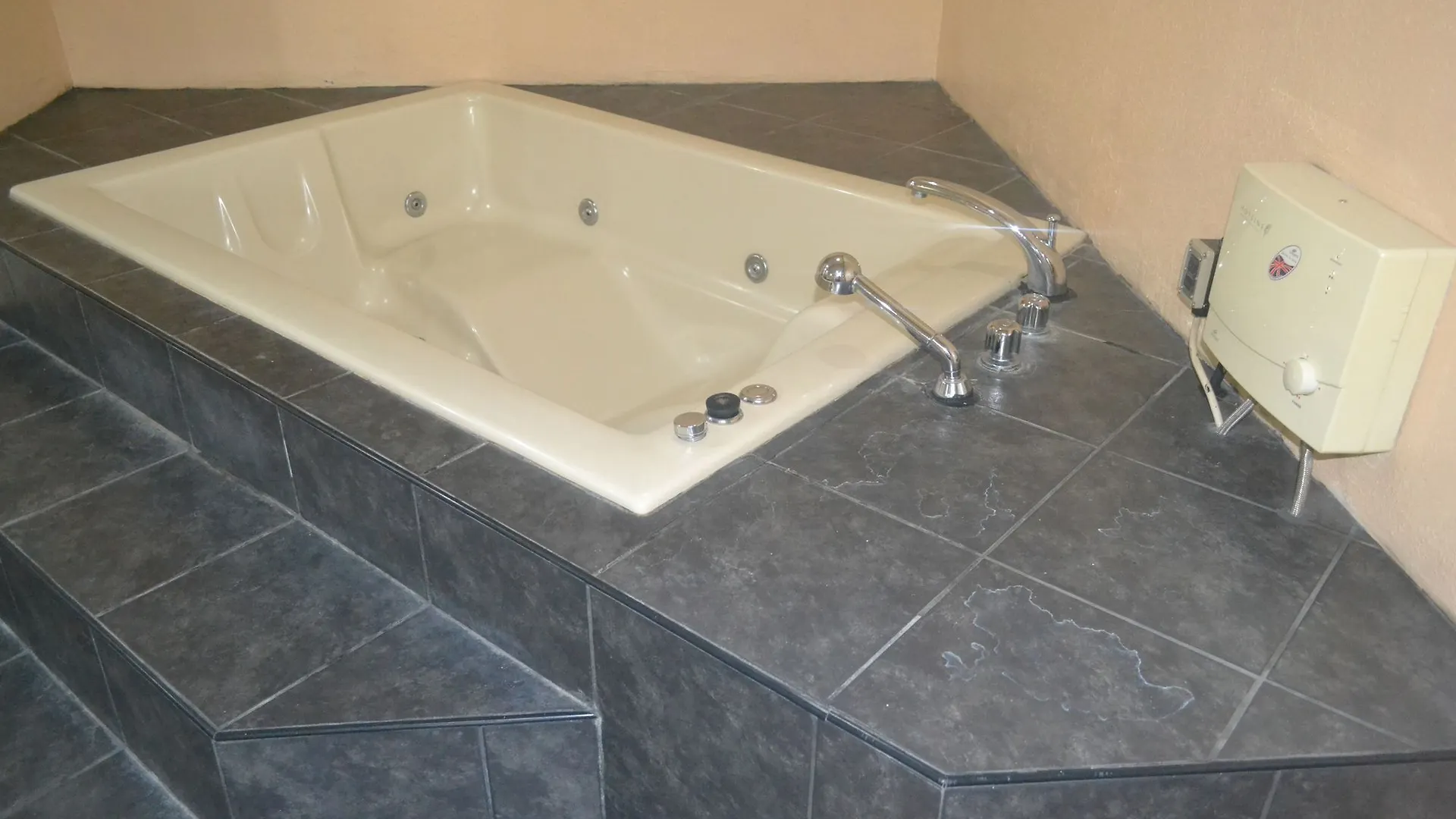 Apartelle Royal Ángeles Hotel